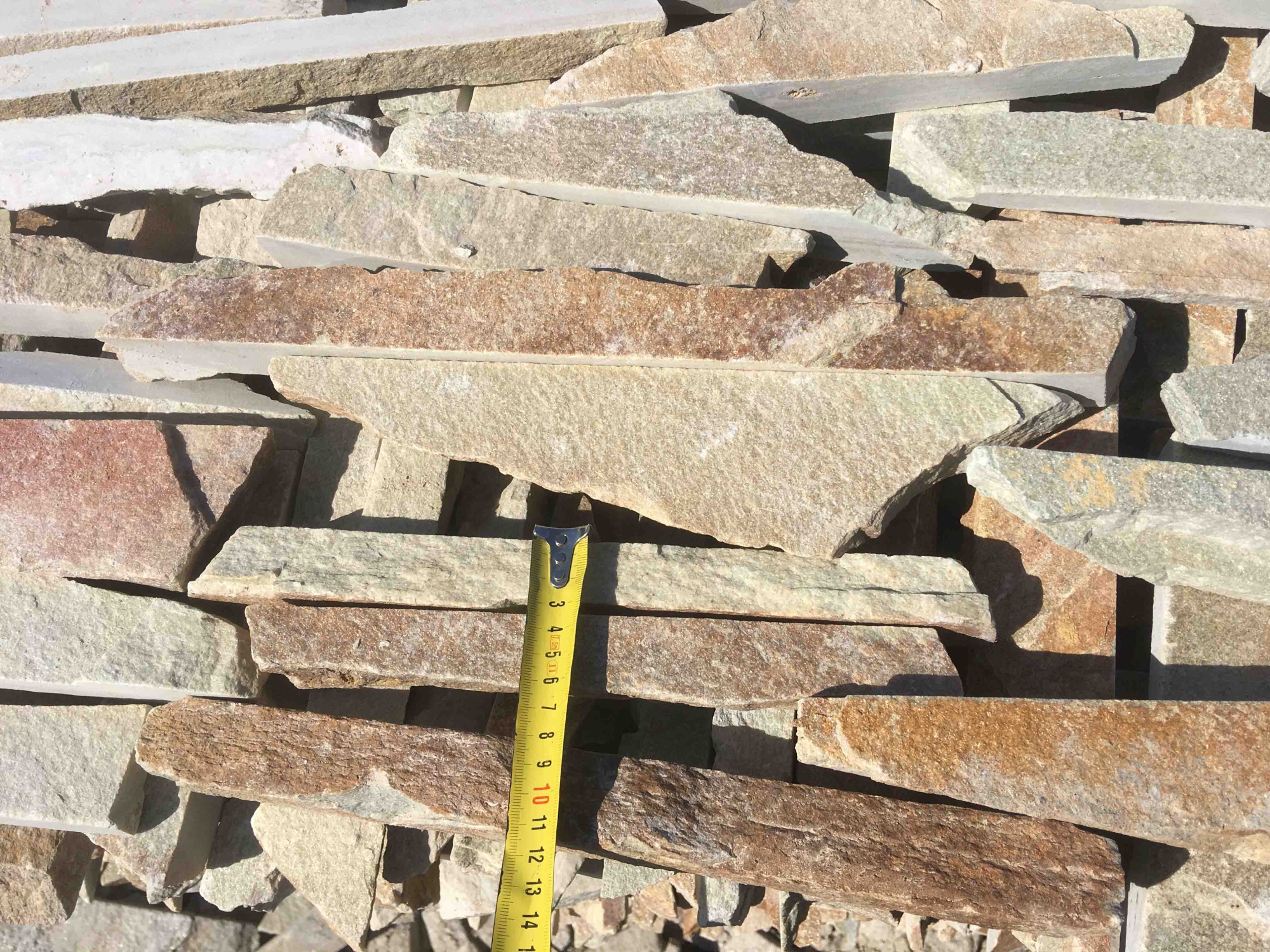 Горбушка златолит золотистый для облицовки купить в Верхнеуральске