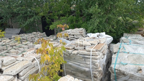 Плитняк галтованный гранитный для ландшафтного дизайна купить в Верхнеуральске