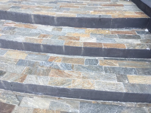 Плитка из Златолита Уральского для лестницы купить в Верхнеуральске