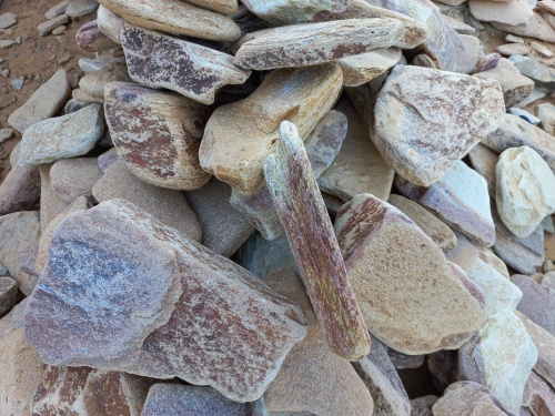 Златолит жёлтый, жёлто-зелёный глыбки и валуны для ланшафтного дизайна купить в Верхнеуральске