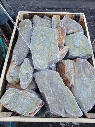 Златолит жёлтый, жёлто-зелёный глыбки и валуны для ланшафтного дизайна купить в Верхнеуральске