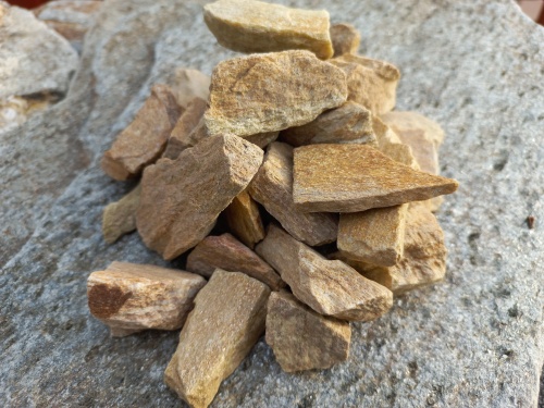 Златолит жёлтый декоративная каменная крошка купить в Верхнеуральске