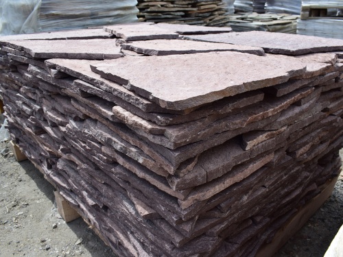 Плитняк лемезит бордовый для облицовки цоколя 20-25 мм  купить в Верхнеуральске