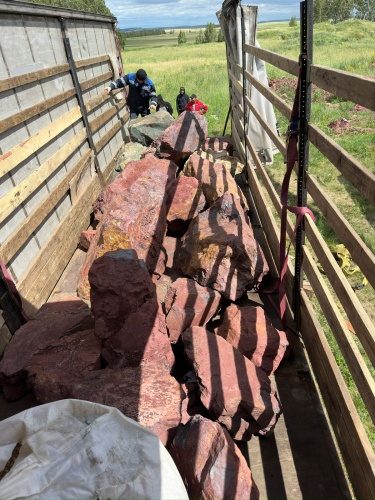 Ландшафтные глыбы красно-фиолетовые 200-1000 килограмм купить в Верхнеуральске