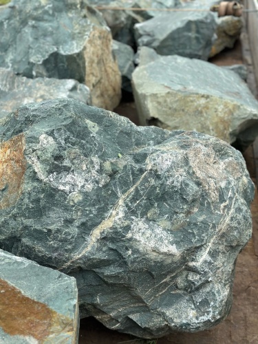 Камни для ландшафтного дизайна зелёные 10-60 килограмм купить в Верхнеуральске