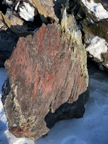 Ландшафтные глыбы красно-фиолетовые 200-1000 килограмм купить в Верхнеуральске