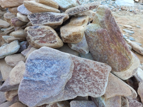 Златолит жёлтый, жёлто-зелёный глыбки и валуны для ланшафтного дизайна купить в Верхнеуральске