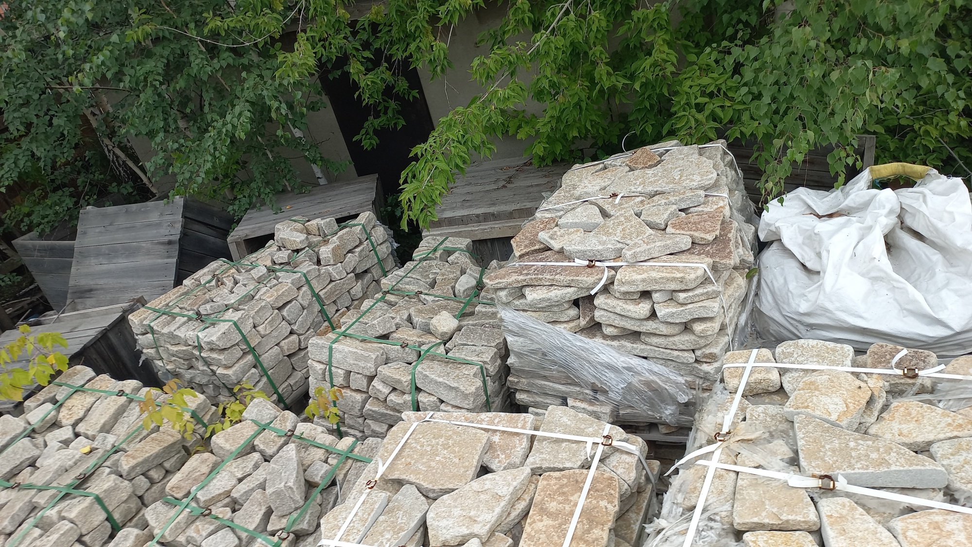 Плитняк гранитный галтованный купить в Верхнеуральске