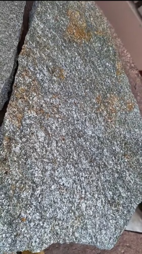 Плитняк златолит серебристый для цоколя, отмостки купить в Верхнеуральске