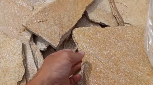 Плитняк златолит жёлтый золотистый для отмостки купить в Верхнеуральске