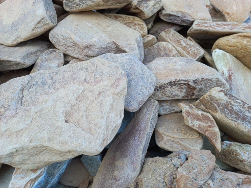 Златолит жёлтый, жёлто-зелёный глыбки и валуны для ланшафтного дизайна купить в Верхнеуральске