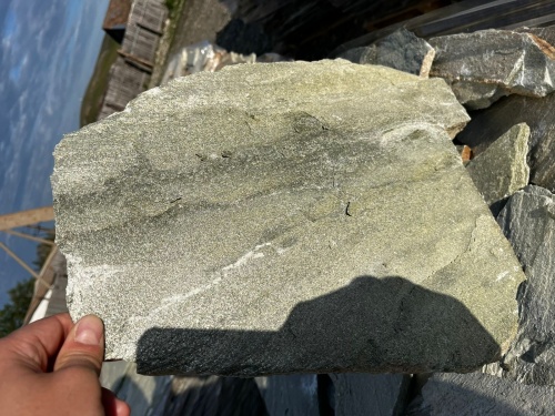 Плитняк златолит зелёный для цоколя, отмостки купить в Верхнеуральске