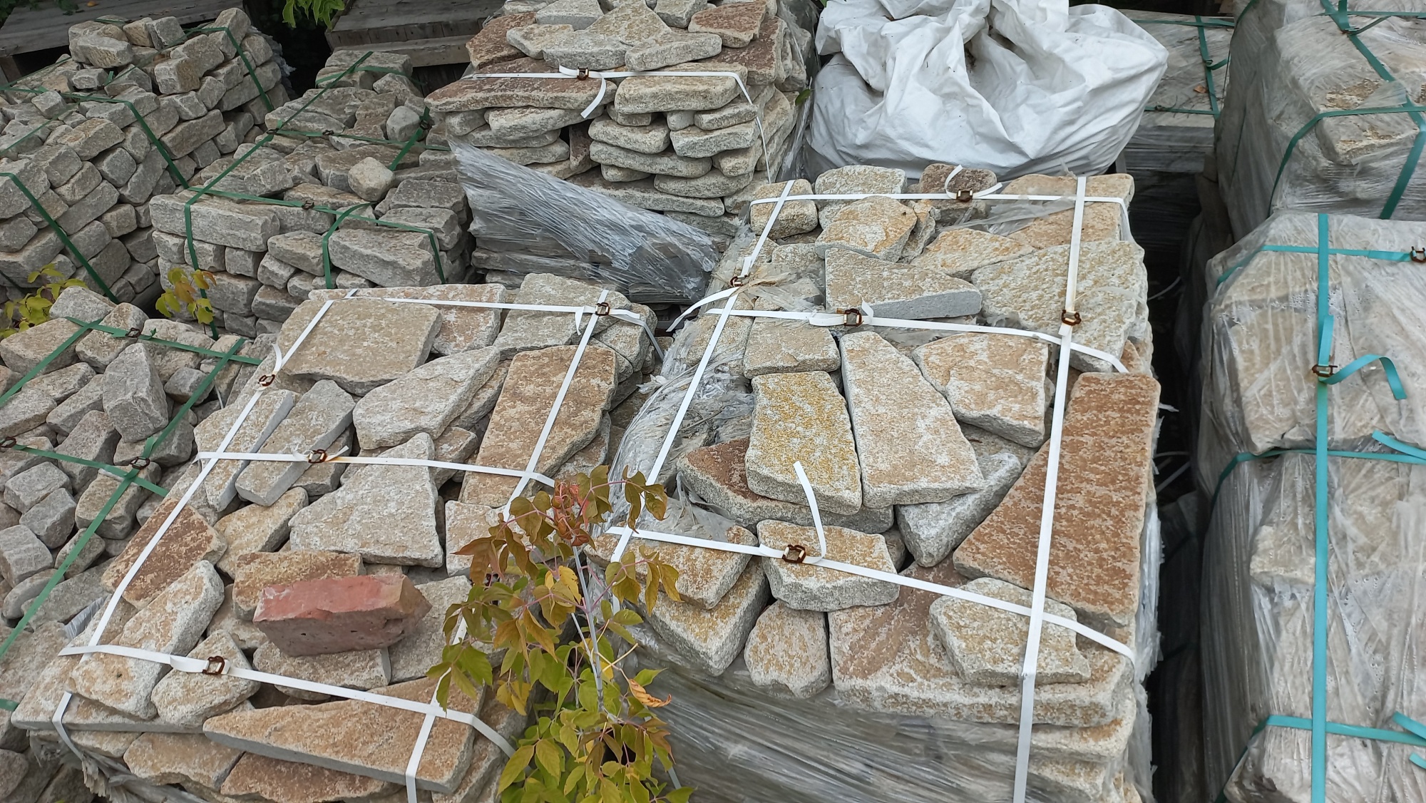 Плитняк гранитный галтованный купить в Верхнеуральске