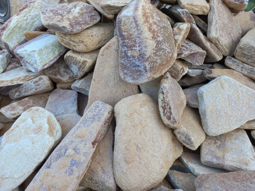 Златолит жёлтый, жёлто-зелёный глыбки и валуны для ланшафтного дизайна купить в Верхнеуральске