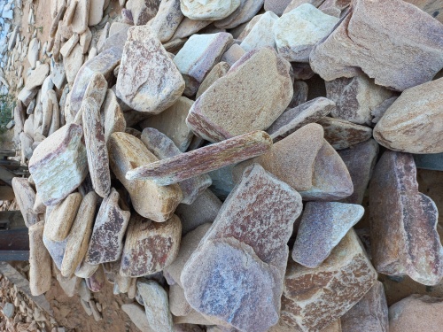 Златолит жёлтый, жёлто-зелёный глыбки и валуны для ланшафтного дизайна купить в Верхнеуральске