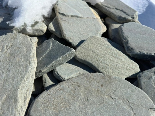 Плитняк златолит зелёный галтованный для цоколя купить в Верхнеуральске