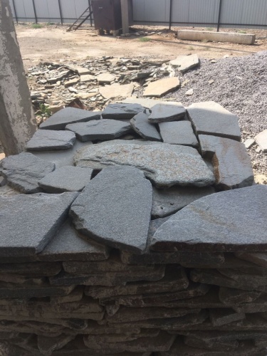 Златолит серебристый галтованный для лестниц купить в Верхнеуральске